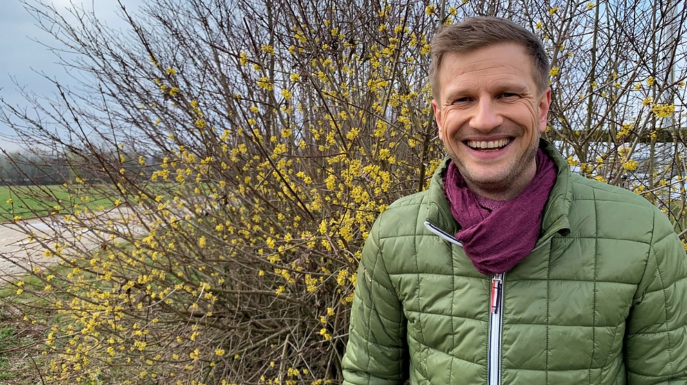 "Unser Land"-Moderator Florian Kienast | Bildquelle: BR/Jutta Schilcher
