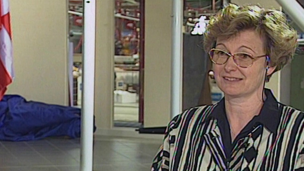 Vorarbeiterin Marie-Bernadette erzählt von ihrer Arbeit. | Bildquelle: BR