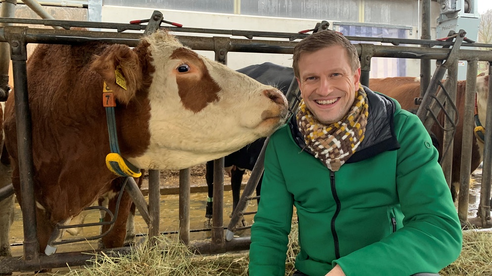 "Unser Land"-Moderator Florian Kienast | Bildquelle: BR/Jutta Schilcher