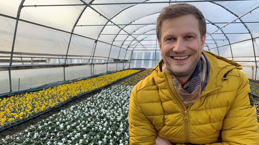 "Unser Land"-Moderator Florian Kienast | Bildquelle: BR/Jutta Schilcher