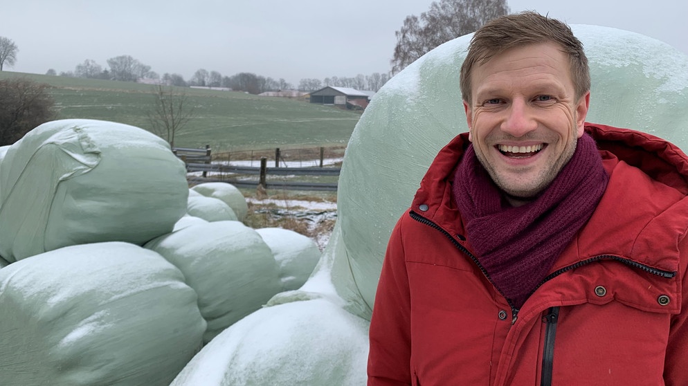 "Unser Land"-Moderator Florian Kienast | Bildquelle: BR/Jutta Schilcher
