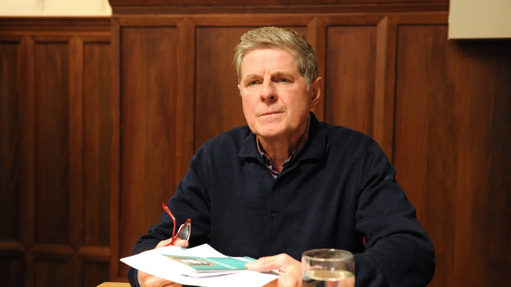 Dahoam is Dahoam: Bamberger (Horst Kummeth) entscheidet sich schweren Herzens vom Vorsitz der Lansinger Vereine zurückzutreten. | Bildquelle: BR/Marco Orlando Pichler