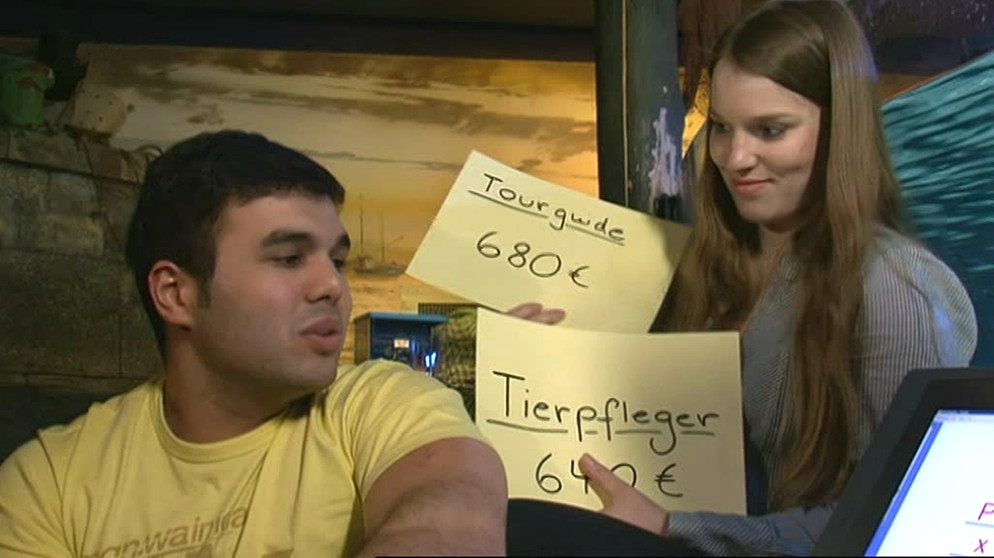 Zwei Schüler sprechen über Verdienstmöglichkeiten im Sealife | Bildquelle: Bayerischer Rundfunk
