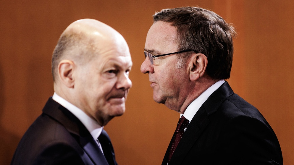 Olaf Scholz (SPD), Bundeskanzler (links), und Boris Pistorius (SPD), Bundesminister der Verteidigung (rechts) | Bildquelle: picture alliance / photothek | Florian Gaertner