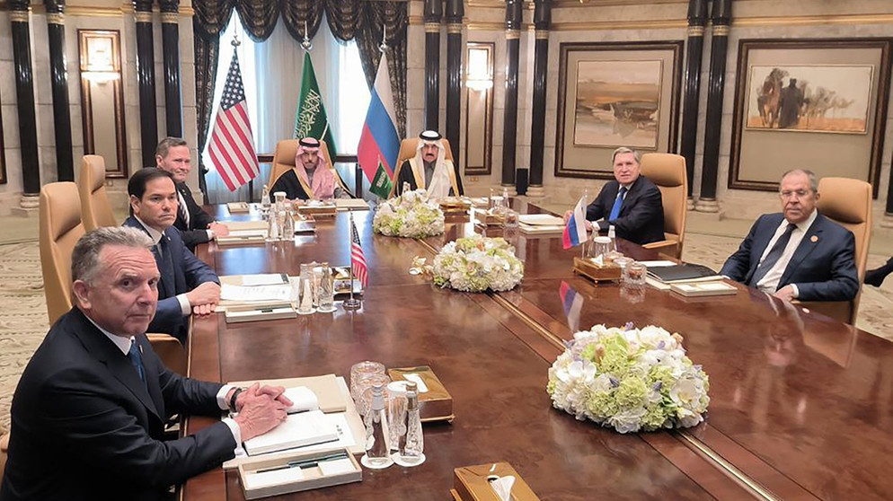Rubio trifft Lawrow in Saudi-Arabien | Bildquelle:  picture alliance/dpa/TASS | Artyom Popov