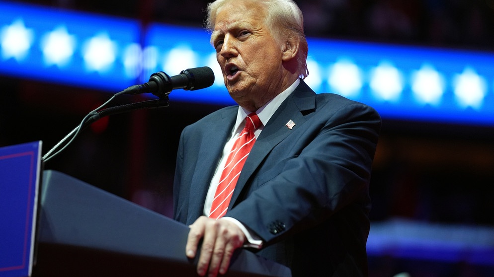 20.01.2025: Donald Trump hält in Washington eine Rede vor seiner offiziellen Amtseinführung am Abend. | Bildquelle: picture alliance/ASSOCIATED PRESS/Evan Vucci