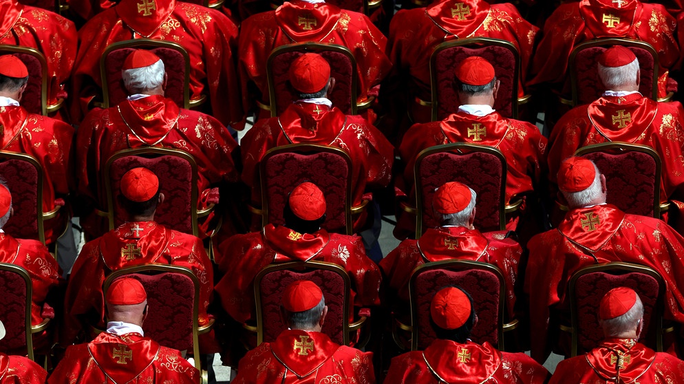Nach dem Tod von Papst Franziskus beginnt am 7. Mai 2025 das Konklave in Rom. | Bildquelle: picture alliance / ipa-agency | marco iacobucci