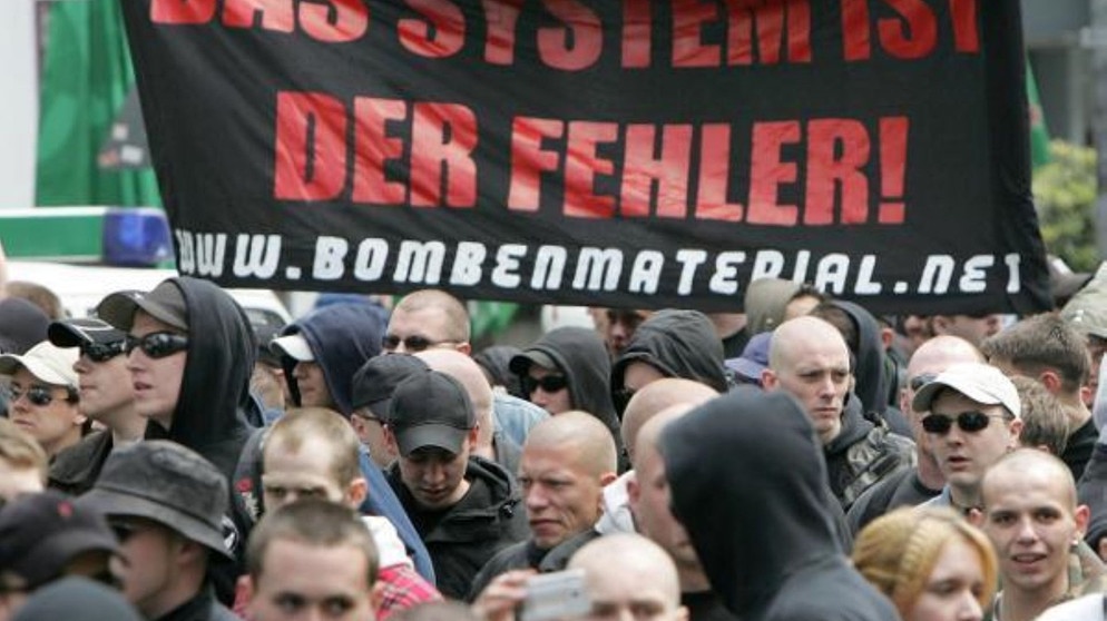 alpha-demokratie weltweit - Neue Nationalisten / Bundesverfassungsschutz warnt vor "Autonomen Nationalisten | Bildquelle: picture-alliance/dpa