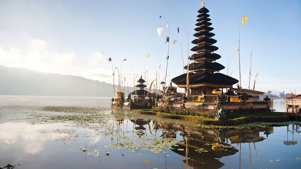Ein feierlich geschmückter Wassertempel auf Bali | Bildquelle: colourbox.com