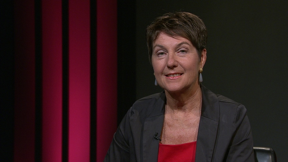Moderator Markus Kampp im Gespräch mit Oberstudiendirektorin der Schulstiftung Seligenthal Ursula Weger. | Bildquelle: BR