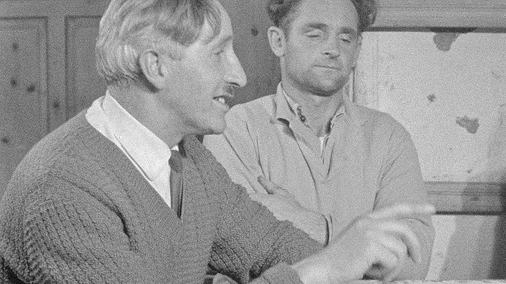 Der Sagen- und Geschichtensammler "Huisele Hermann" besucht 1965 einen Hof, um von den Bewohnern etwas über die Geister des Ortes zu erfahren. | Bildquelle: BR
