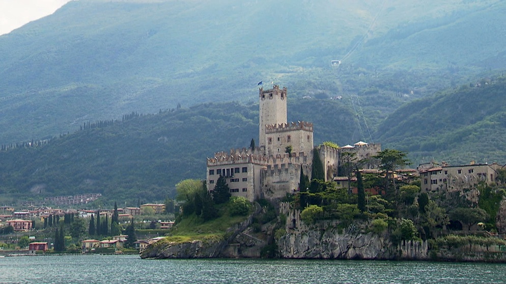 Das Wahrzeichen von Malcesine ist die Burg, von ihr war auch Goethe beeindruckt. | Bildquelle: BR/Rupert Heilgemeir