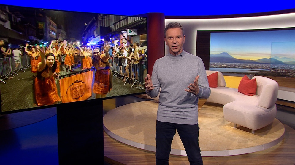 BR-Moderator Roman Roell im Studio | Bildquelle: BR