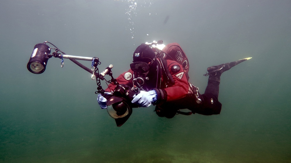 Tobias Pflederer auf Spurensuche im Bodensee. | Bildquelle: BR/Tobias Pflederer