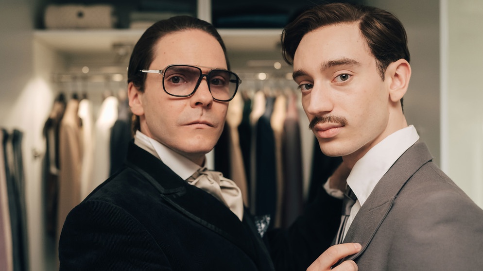 Becoming Karl Lagerfeld - Filmszene | Bildquelle: Disney+