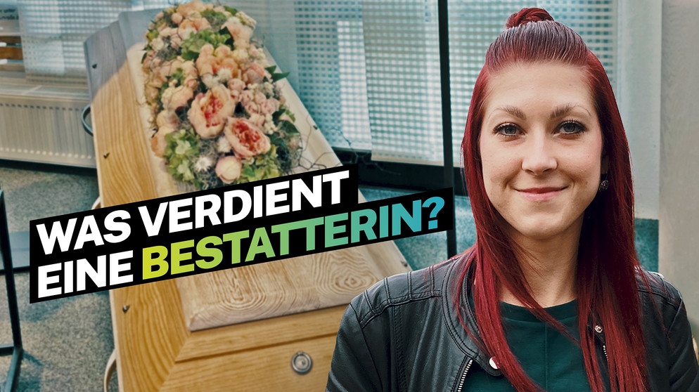 Portrait Helena König vor Sarg, auf Bild steht: Was verdient eine Bestatterin?  | Bildquelle: BR