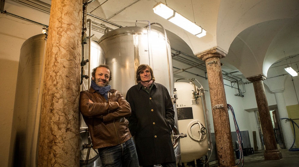 Schmidt Max mit Dr. Karl Gattinger in der Klosterbrauerei Baumburg | Bildquelle: BR/André Goerschel