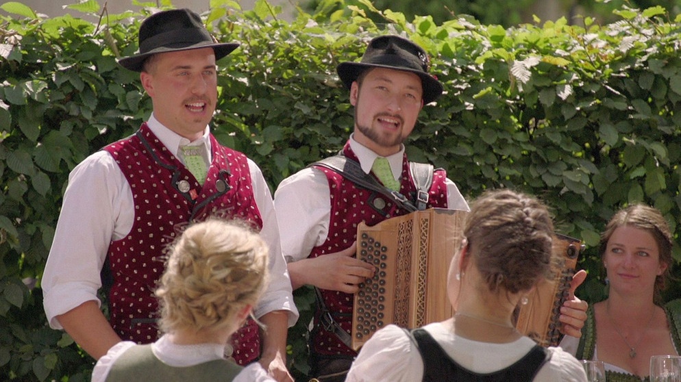  De Junga Oidboarisch'n bei Zsammg'spuit in der Holledau. | Bildquelle: BR