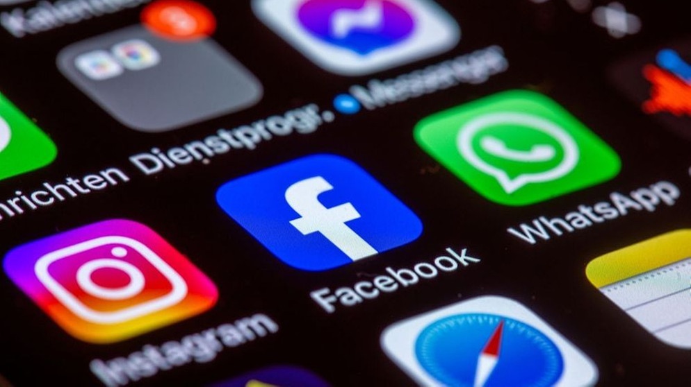Social Media Symbole: Instagram, Facebook, WhatsApp | Bildquelle: dpa-Bildfunk/Jens Büttner