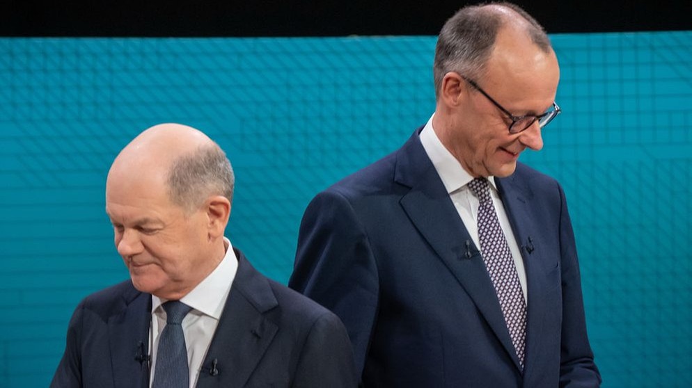 Bundeskanzler Olaf Scholz (SPD) und  Unions-Kanzlerkandidat Friedrich Merz (CDU).  | Bildquelle:  Michael Kappeler/dpa-Pool/dpa