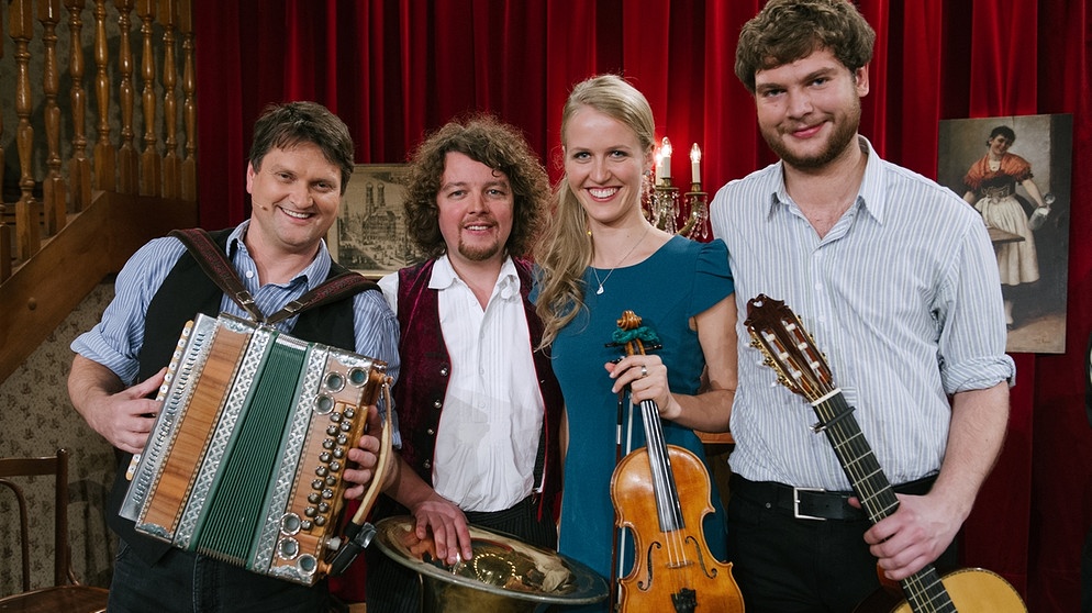 Brettl-Spitzen III: Bernhard Gruber (links), Florian Burgmayr, Katharina Baur und Berni Filser (rechts) | Bildquelle: BR/ Julia Müller
