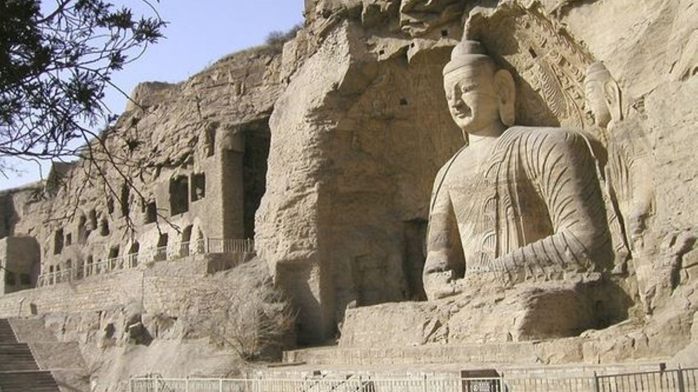 Die Höhle 20 mit einem der ältestens Buddhas der Yungang-Grotten mit den Gesichtszügen des Wei-Kaiser. | Bildquelle: BR/SWR/Gisela Mahlmann
