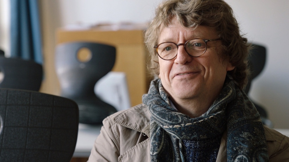 Frank-Markus Barwasser in seiner ehemaligen Schule. | Bildquelle: BR/Christian Meckel