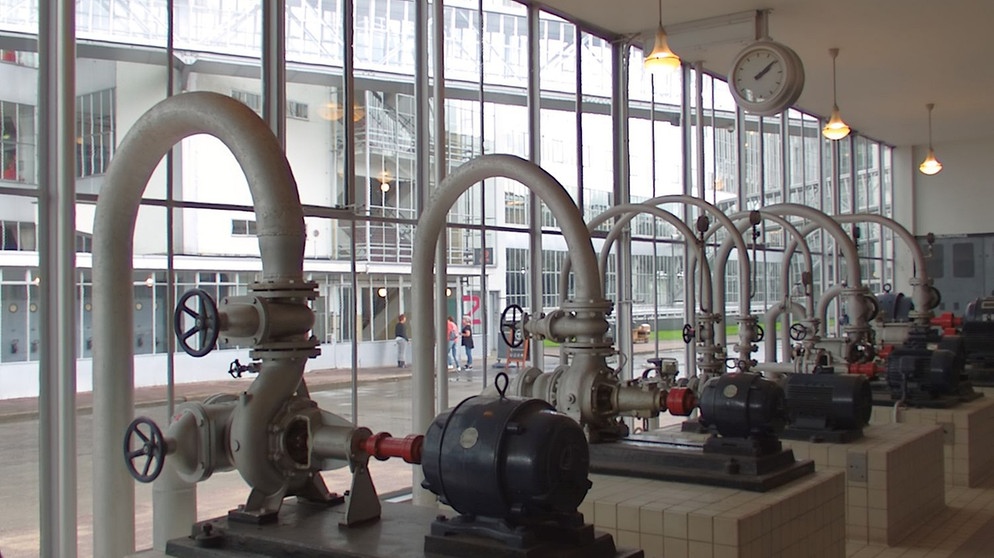 Die Van Nelle Fabrik in Rotterdam gehört seit 2014 zum UNESCO-Welterbe. Zur Schau gestellte Technik im Kraftwerk demonstriert Fortschritt und Modernität. | Bildquelle: BR/SWR/Holger Schüppel