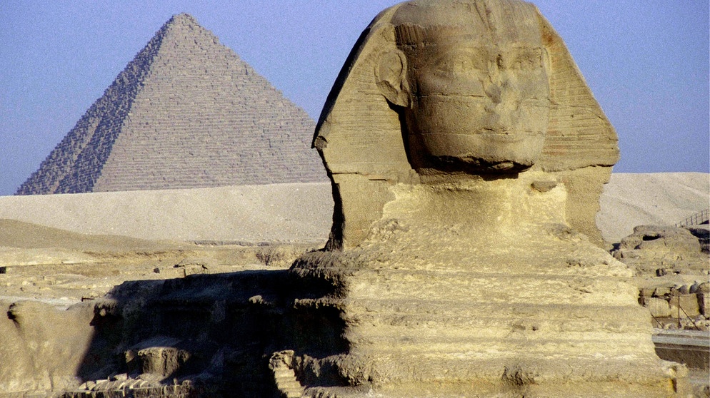 Sphinx vor Chefren-Pyramide. | Bildquelle: BR/SWR/