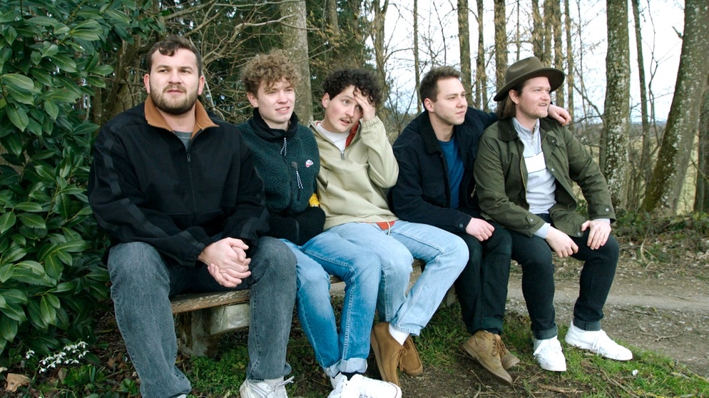 Die Band "Provinz". Von links: Frida Achten (Startrampe-Host), Leon Sennewald (von der Band Provinz), Vincent Waizenegger (von der Band Provinz), Robin Schmid (von der Band Provinz), Moritz Bösing (von der Band Provinz). | Bildquelle: BR