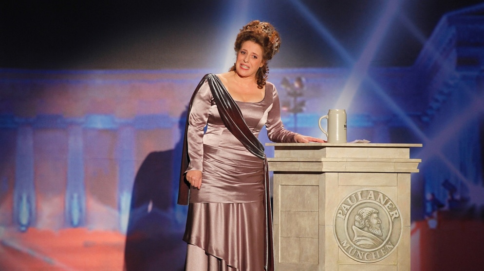 Luise Kinseher als Bavaria. | Bildquelle: BR/Foto Sessner