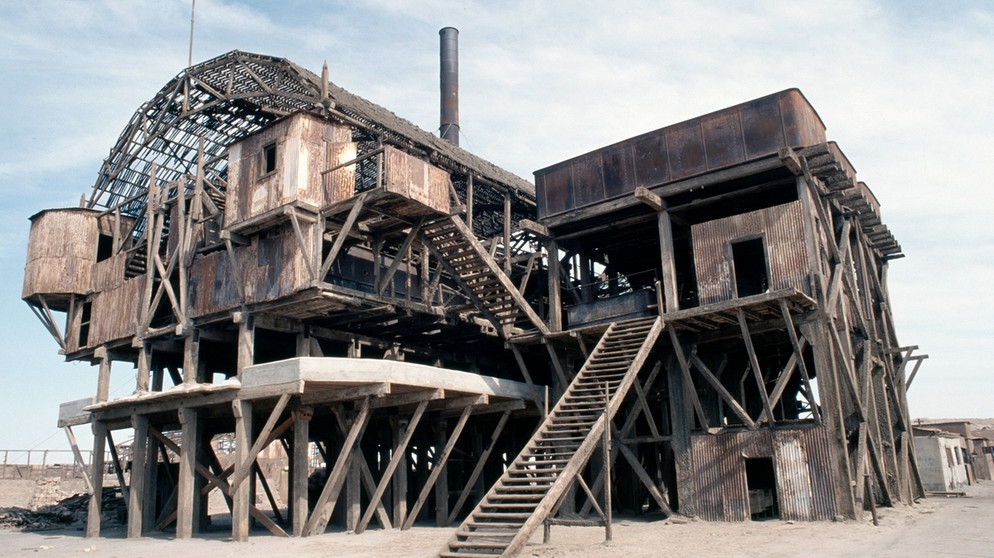 Salpeter-Mine Santa Laura, verfallene Verflüssigungsanlage. | Bildquelle: BR/SWR/Früh