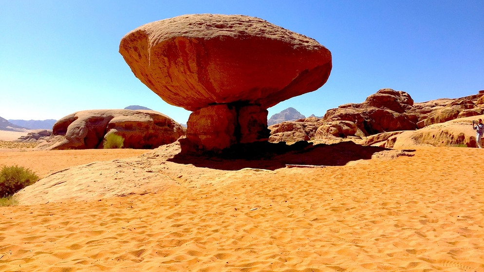 Pilzfelsen im Wadi Rum. | Bildquelle: BR/SWR/Horst Brandenburg