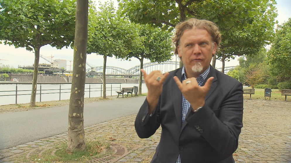Moderator Thomas Zander. | Bildquelle: BR