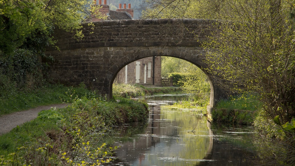 Brücke über den Cromford Canal.  | Bildquelle: BR/Schmidt&Paetzel Fernsehfilme/SWR