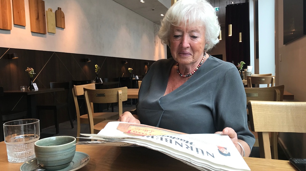 Die kämpferische Fränkin Renate Schmidt läßt trotz verdientem Ruhestand auch heute die Politik in Bayern und in der BRD nicht aus den Augen. | Bildquelle: BR/Steffi Illinger