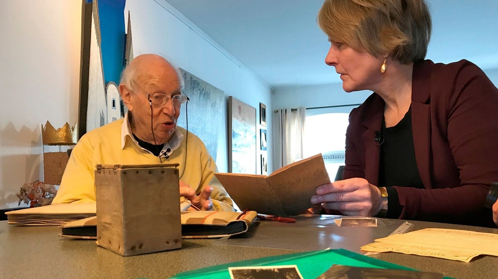Friederike (r.) trifft Peter Weishut (l.). Er hat als Kind Bergen-Belsen überlebt. Heute ist er 88 und lebt in Amsterdam. | Bildquelle: NDR/Anne Gänsicke