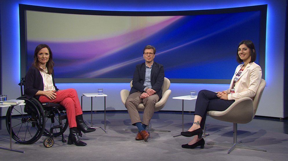 Mirjam Kottmann (li); Dr. Peter Spork, Biologe und Wissenschaftsautor; Prof. Dr. Nadia Kamal, Leiterin Computational Plant Biology, TU München. | Bildquelle: BR