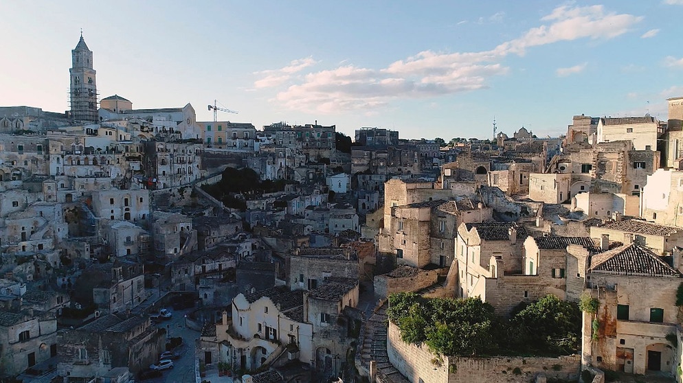 In der Basilikata, an der Grenze Apuliens, liegt Matera. Die Kleinstadt ist Kulturhauptstadt 2019. | Bildquelle: BR/Casei Media GmbH/NDR