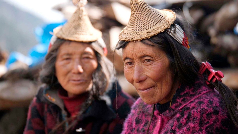 Alte Yakhirtin aus Laya in Bhutan. | Bildquelle: BR/NDR/Irja von Bernstorff/Sonam Rinzin
