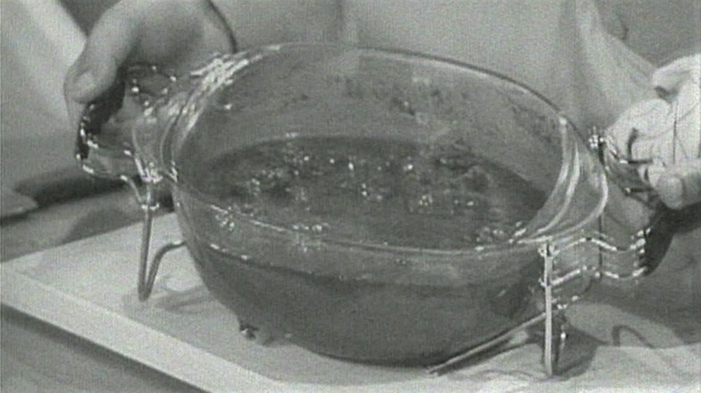 Das fertige Saftgulasch. | Bildquelle: BR/ORF