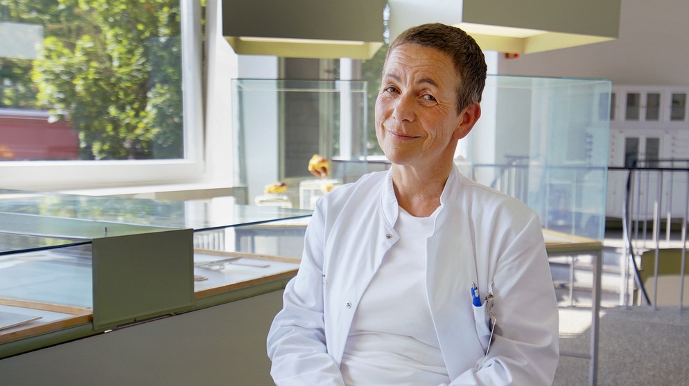 Prof. Dr. Antje Hähner von der Uniklinik Dresden betreut Patienten in der Riech- und Schmeck-Sprechstunde. | Bildquelle: BR/south & browse GmbH