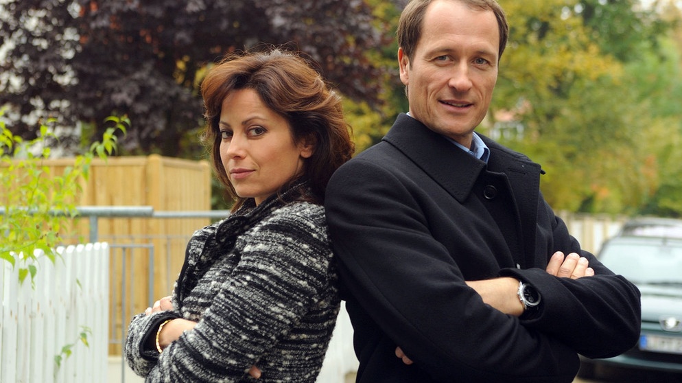 Ana (Carolina Vera) und Edgar (Markus Knüfken) sind ein Paar, das Geschäftliches und Privates nicht trennen kann. | Bildquelle: ARD Degeto/Hardy Spitz