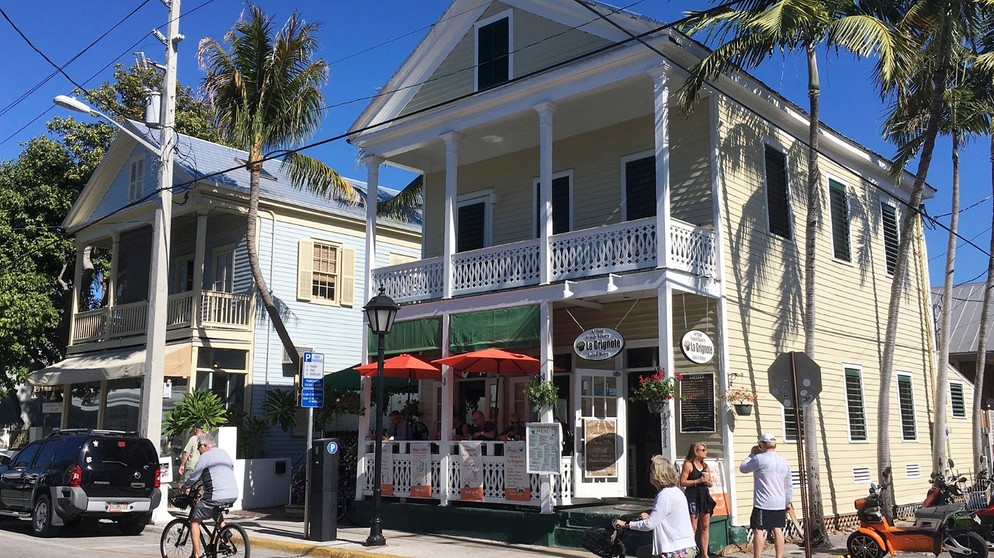 Die Duvall Street. Die legendäre Vergnügungsmeile von Key West. | Bildquelle: BR/NDR/Till Lehmann
