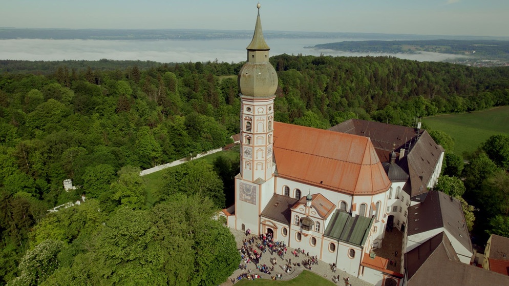 Blick auf das Kloster Andechs. | Bildquelle: ORF/BR/Tellux-Film GmbH/Metafilm GmbH
