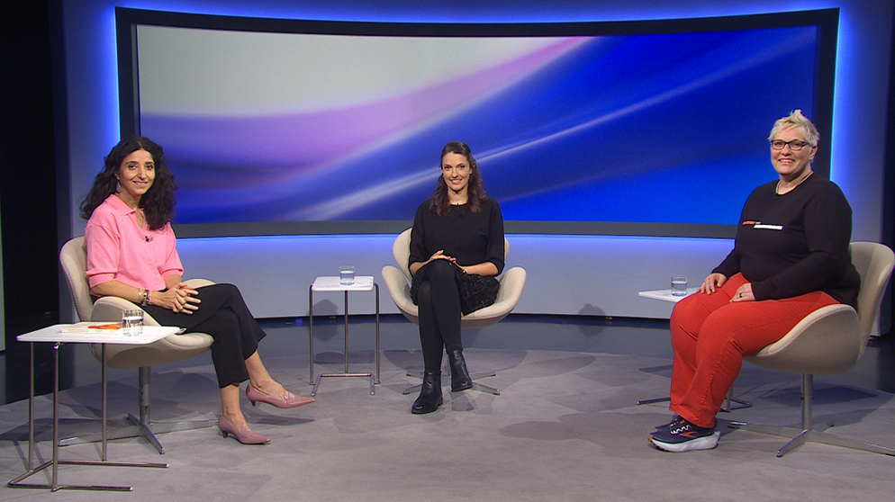 Özlem Sarikaya; PD Dr. Anna Pendergrass, Psychiatrische und Psychotherapeutische Klinik Erlangen, Lehrstuhl für Psychiatrie und Psychotherapie an der Friedrich-Alexander-Universität Erlangen-Nürnberg; Katrin Beckmann, examinierte Altenpflegerin und Demenzcoach. | Bildquelle: BR