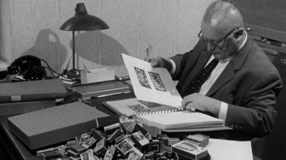 Adolf Amrhein ist "Phillumenist": Er sammelt die Etiketten von Zündholzschachteln aus aller Welt. | Bildquelle: BR