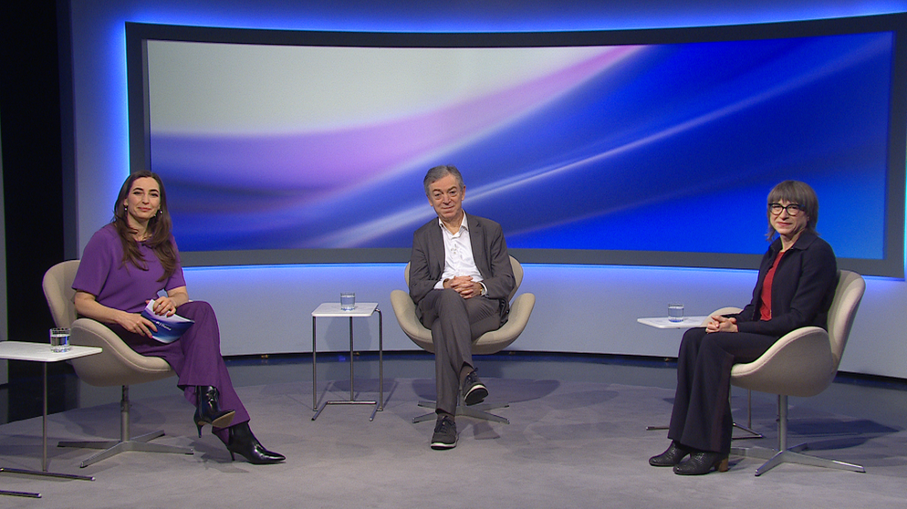 v.l.n.r.: Andrea Lauterbach; Prof. Dr. Hans Hauner, Direktor des Else Kröner-Fresenius-Zentrums für Ernährungsmedizin der TU München; Daniela Krehl, Oecotrophologin, Verbraucherzentrale Bayern. | Bildquelle: BR