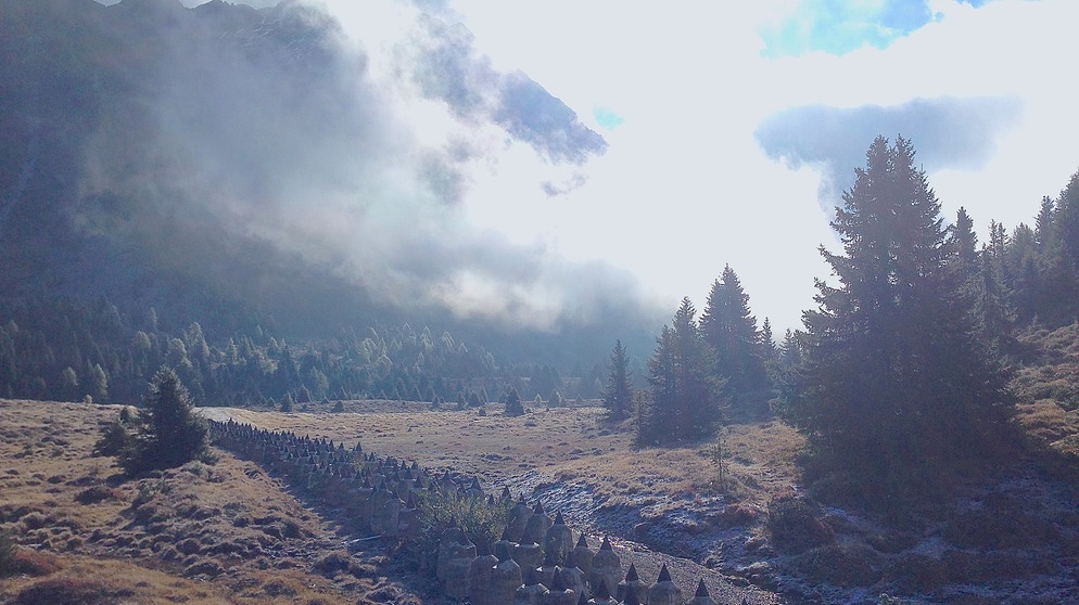 Plamortpanzersperre beim Reschenpass. | Bildquelle: SWR