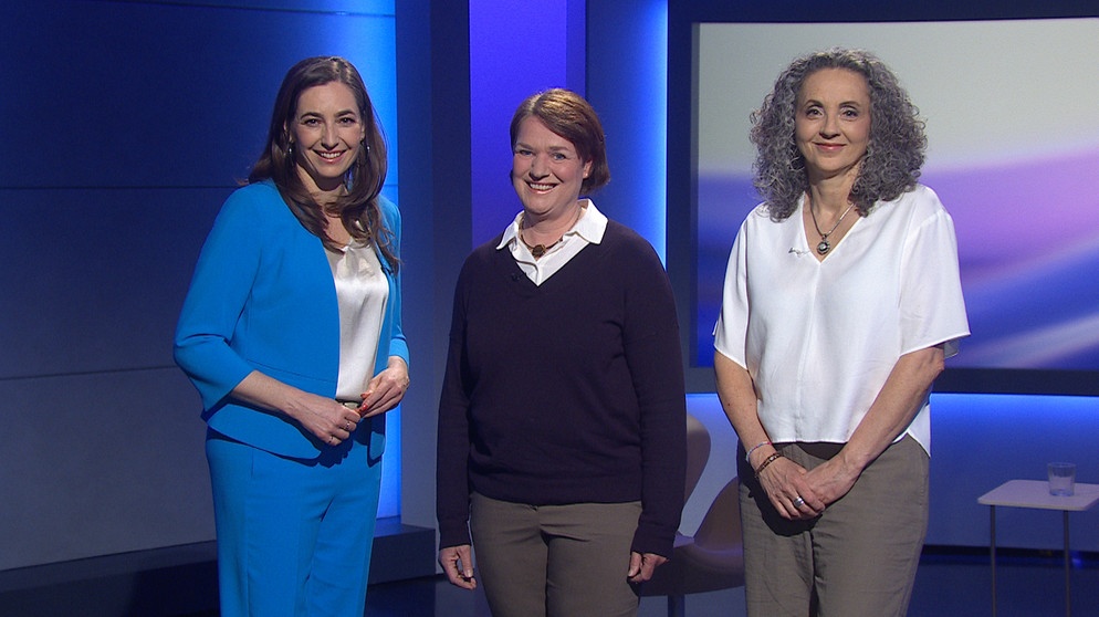 Von links: Moderatorin Andrea Lauterbach, Dr. Eva-Maria Natzer (Leitung Tierheim München) und Dr. med. vet. Astrid Schubert (Tierärztin für Verhaltenstherapie). | Bildquelle: BR